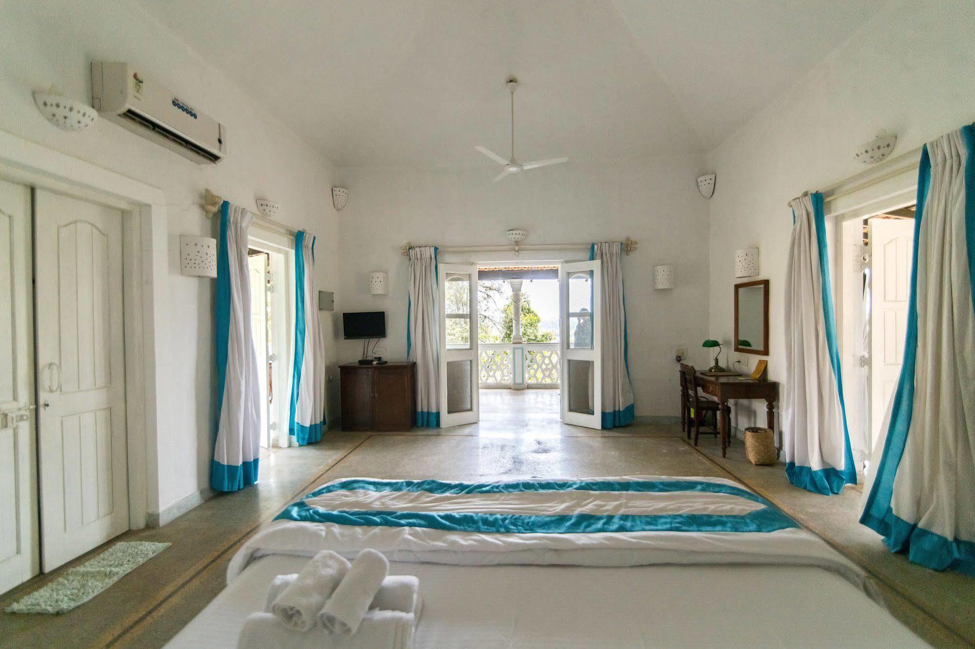 Wildflower Villas - All Villa Hotel, Family Run Кандолим Екстериор снимка